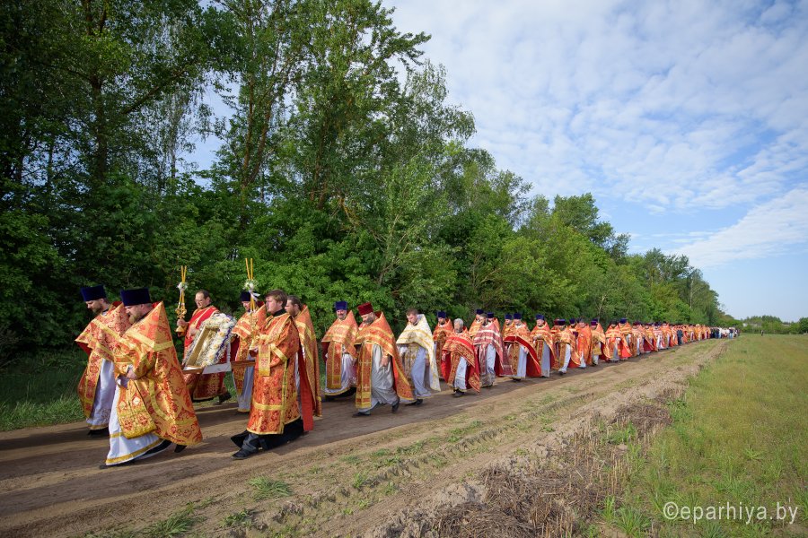 Крестный ход и Соборное богослужение на территории бывшего Макарьевского монастыря