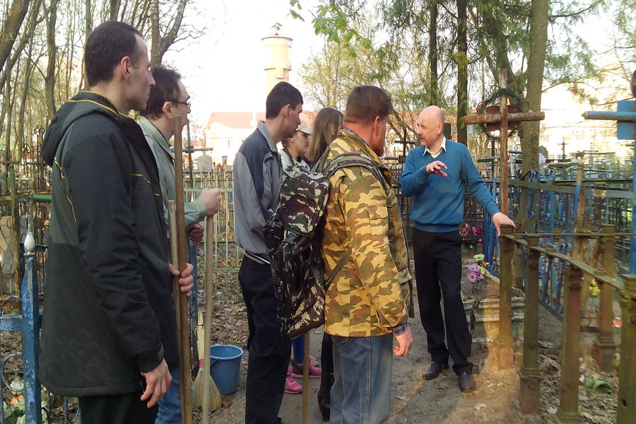 Акция по наведению порядка на  Новобелицком кладбище