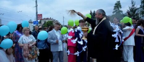 Священник принял участие в мероприятии «Выпускной-2023»