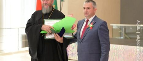 Протоиерей Владимир Силенко удостоен юбилейного знака и грамоты Гомельского облисполкома