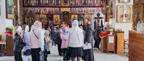 Экскурсия в храм школьников